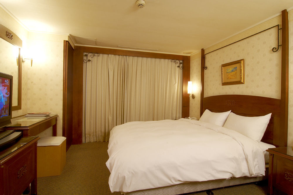 Golden Garden Hotel Тайбей Екстер'єр фото