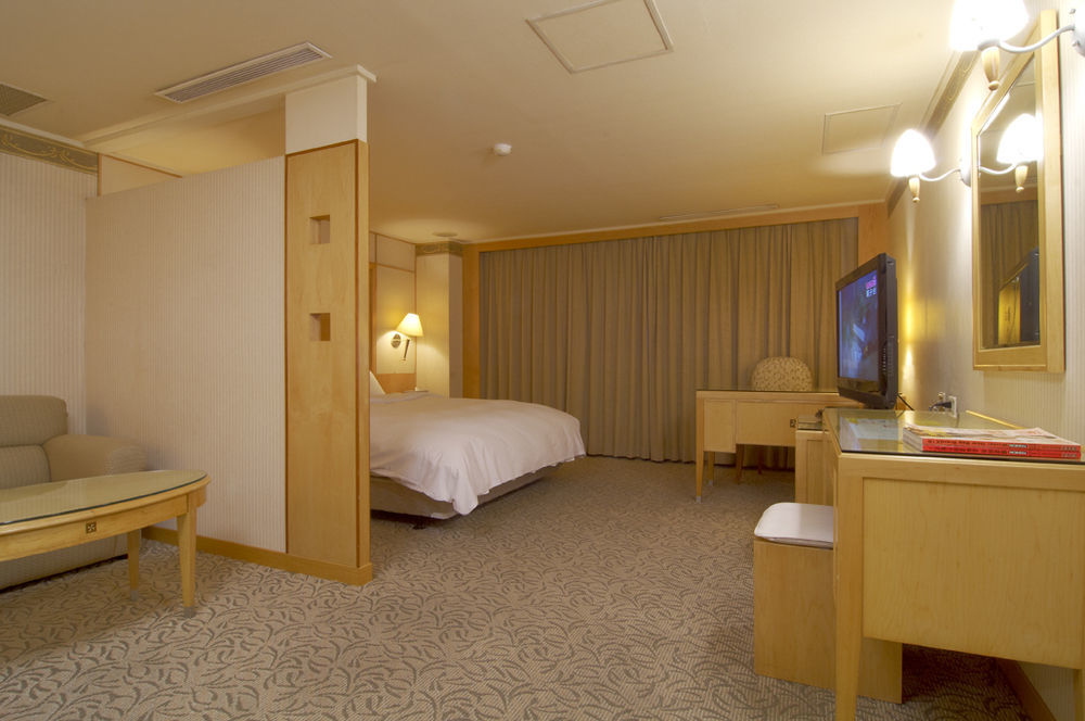 Golden Garden Hotel Тайбей Екстер'єр фото